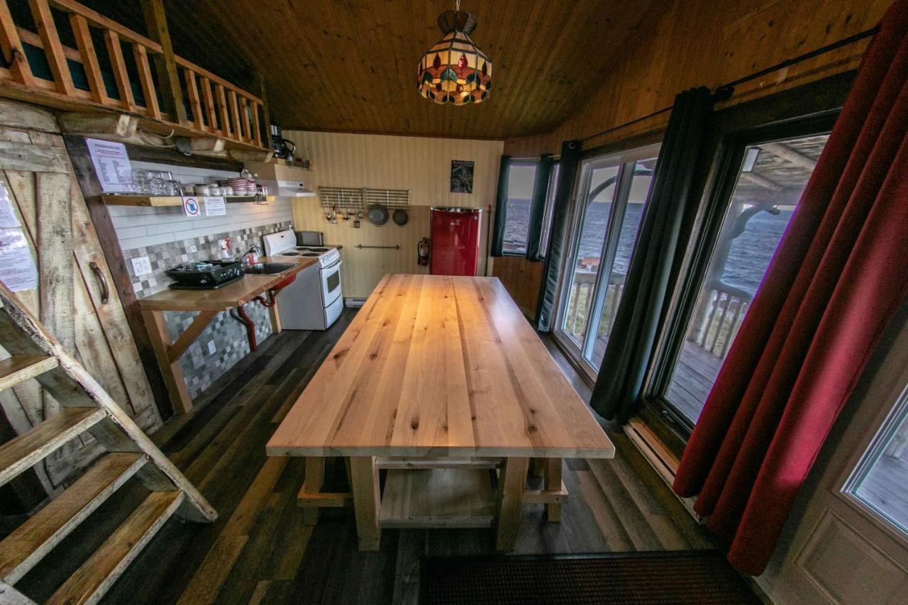 Auberge Festive Sea Shack Sainte Anne-des-Chênes Exterior foto